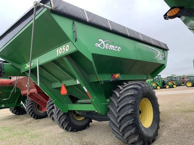 Demco 1050 Grain Cart